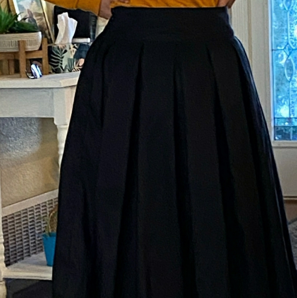 Modest midi pleaded skirt
